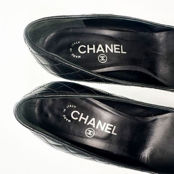 CHANEL Quilted Platform Black Pumps Size 38.5 US 8 CC Logo Heel Cap Toe - Picture 8 of 12
